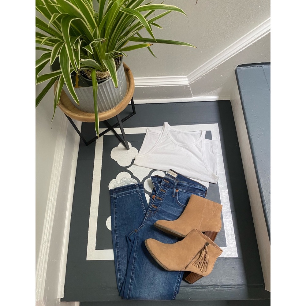 Madewell 10 Inch High Rise Skinny Button Fly Jeans!